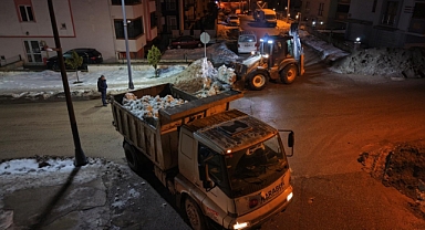 Karabük’te Kar Küreme ve Temizlik Çalışmaları Devam Ediyor 