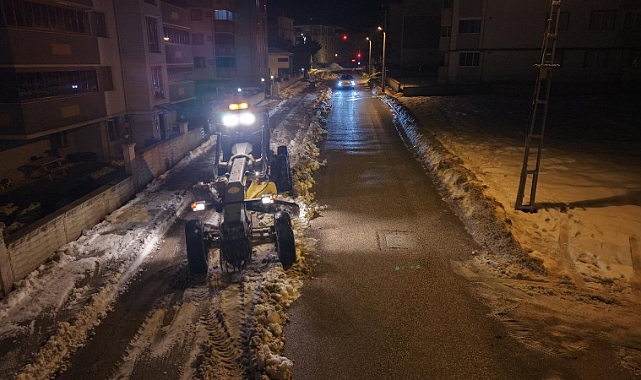 Karabük’te Kar Küreme ve Temizlik Çalışmaları Devam Ediyor 