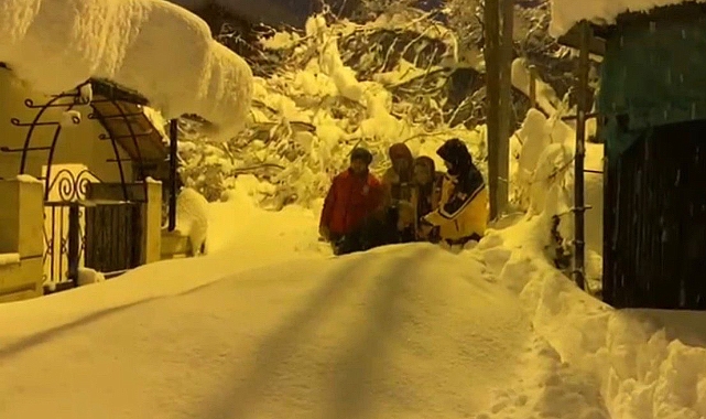 YAŞLI KADINA SAĞLIK EKİPLERİ ULAŞTI 