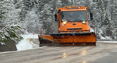 Ahmetusta Geçidinde kar etkili oluyor 