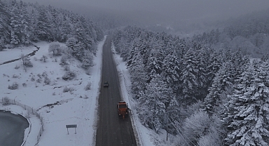 Ahmetusta Geçidinde kar etkili oluyor