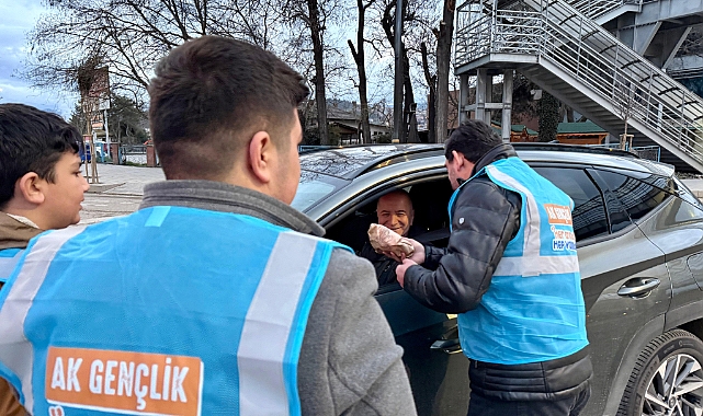 AK Gençliğin “İftara 5 Kala” Geleneği Sürüyor 