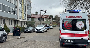 Evinde Ölü Bulundu 