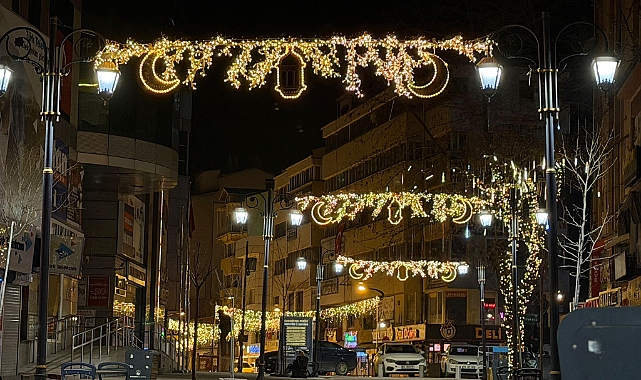 Karabük’te Caddeler Ramazan Coşkusuna Büründü 