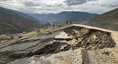 Karabük’te heyelan nedeniyle ulaşım durdu