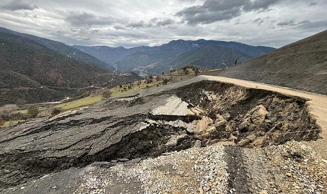 Karabük’te heyelan nedeniyle ulaşım durdu