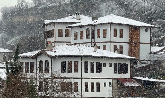 Tarihi Kent Safranbolu'da kar güzelliği