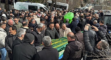 Feci kazada ölen karı koca yan yana toprağa verildi 