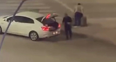 Kaldırım taşı hırsızlığı kamerada! 