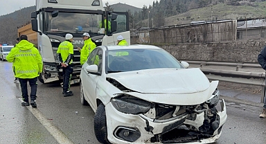 Polis aracının da karıştığı zincirleme kaza
