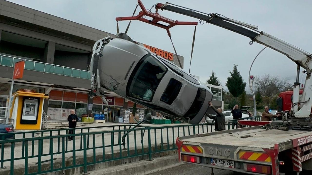 ALKOLLÜ VE EHLİYETSİZ  SÜRÜCÜYE 265 BİN LİRA CEZA