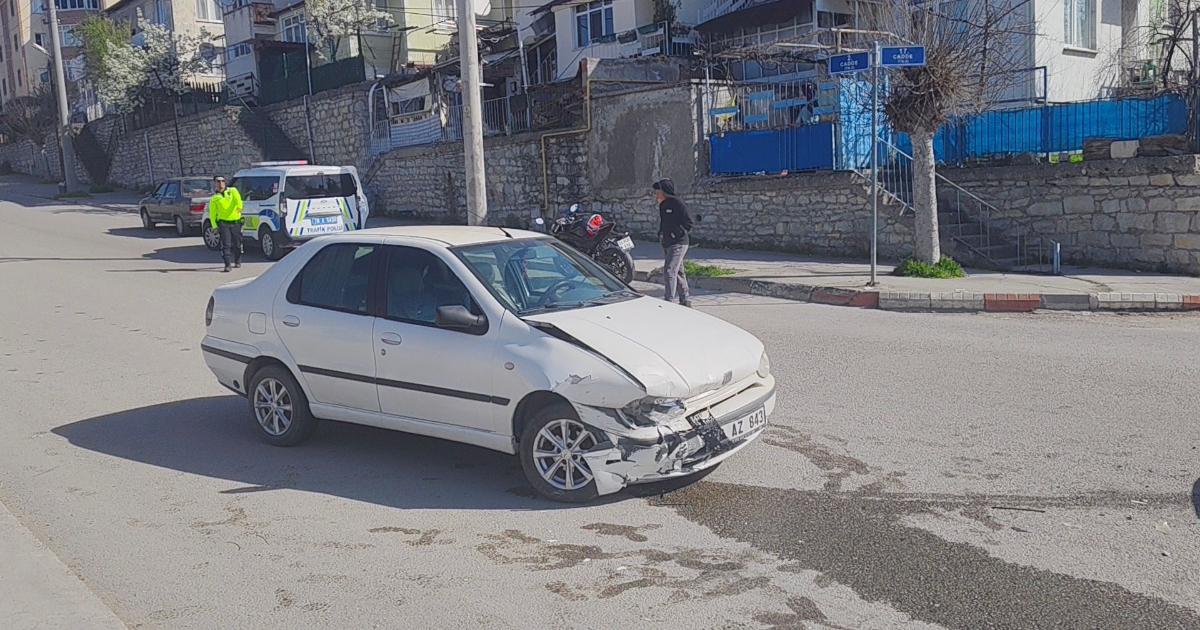 Karabük'te otomobil ile cip çarpışması: 3 kişi yaralandı
