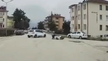 Motosiklet İle Otomobilin Çarpıştığı Kaza Kamerada