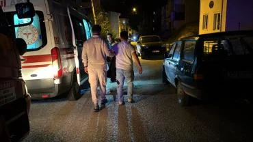 Alkollü kadın eski kocasına bıçakla saldırdı