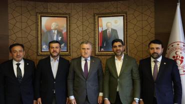 BAŞKAN ÇETİNKAYA KARABÜK’ÜN YARINLARI  İÇİN BAKANLIKLARDA