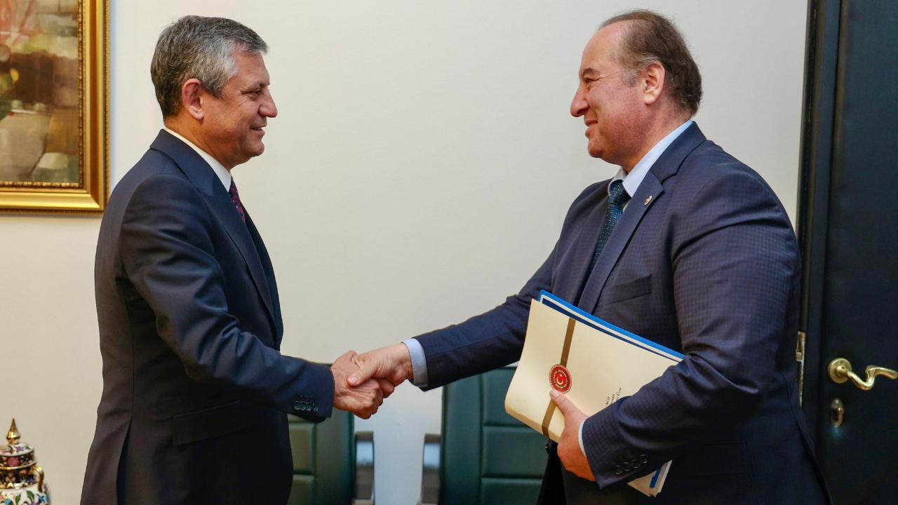 CHP’Lİ AKAY’DAN 3 MAYIS ÖNCESİ GÜÇLÜ MESAJ: RAPORU GENEL BAŞKAN ÖZEL’E SUNDU