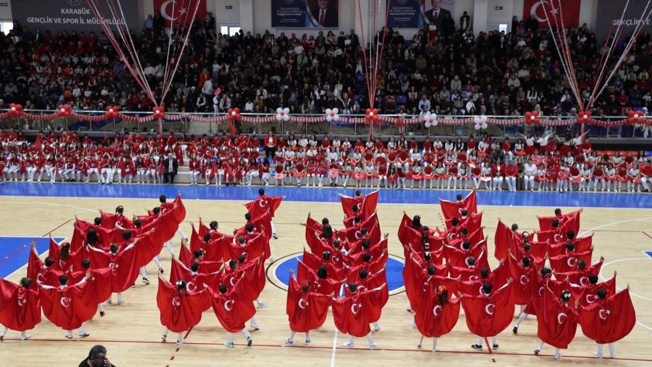 Minik Yüreklerden Büyük Gösteriler