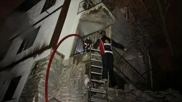 2 katlı evde yangın paniği