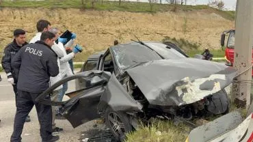 Kontrolden çıkan araç refüje çarptı: 1 ölü, 3 yaralı