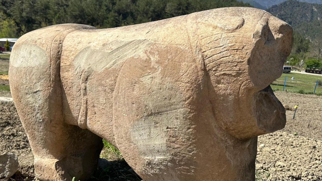 Roma dönemine ait aslan heykeli ele geçirdi